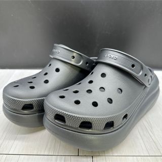 クロックス(crocs)の【美品】crocs クロックス 23 サンダル 厚底 W7 ブラック①(サンダル)