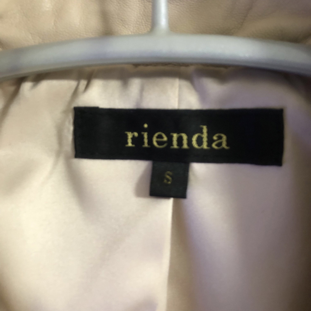 rienda(リエンダ)の最終値下げ！rienda♡Faux Furゴートレザーライダース ♡ベージュ♡S レディースのジャケット/アウター(ライダースジャケット)の商品写真