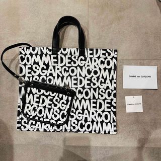 コムデギャルソン(COMME des GARCONS)の新品　Comme des Garcons PVCロゴプリントトート マチなし(トートバッグ)