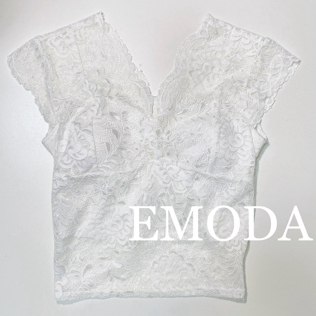 EMODA(エモダ)のEMODA オープンスキン レーストップ ホワイト レディースのトップス(シャツ/ブラウス(半袖/袖なし))の商品写真