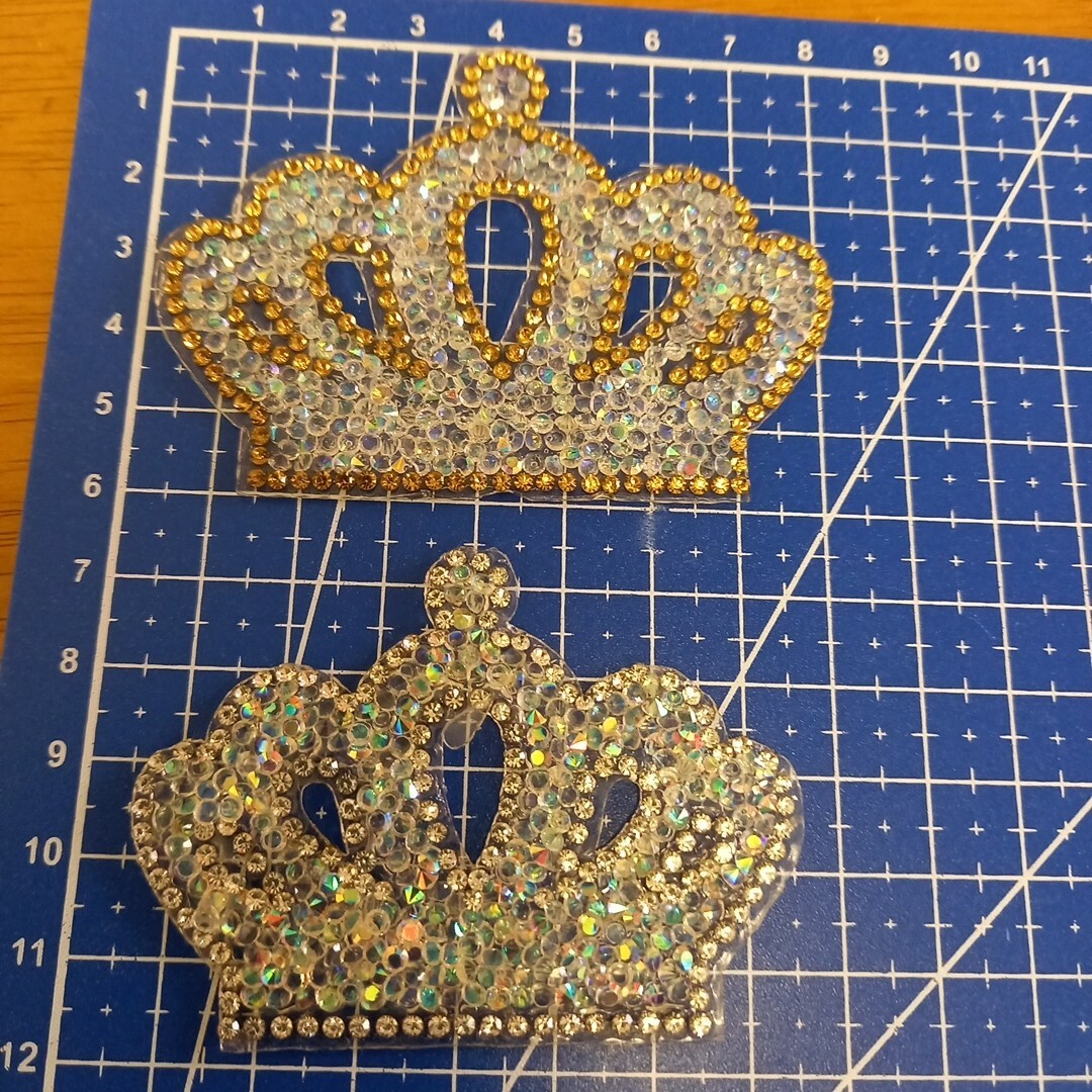 ホットフィックス⭐王冠セット ハンドメイドの素材/材料(各種パーツ)の商品写真