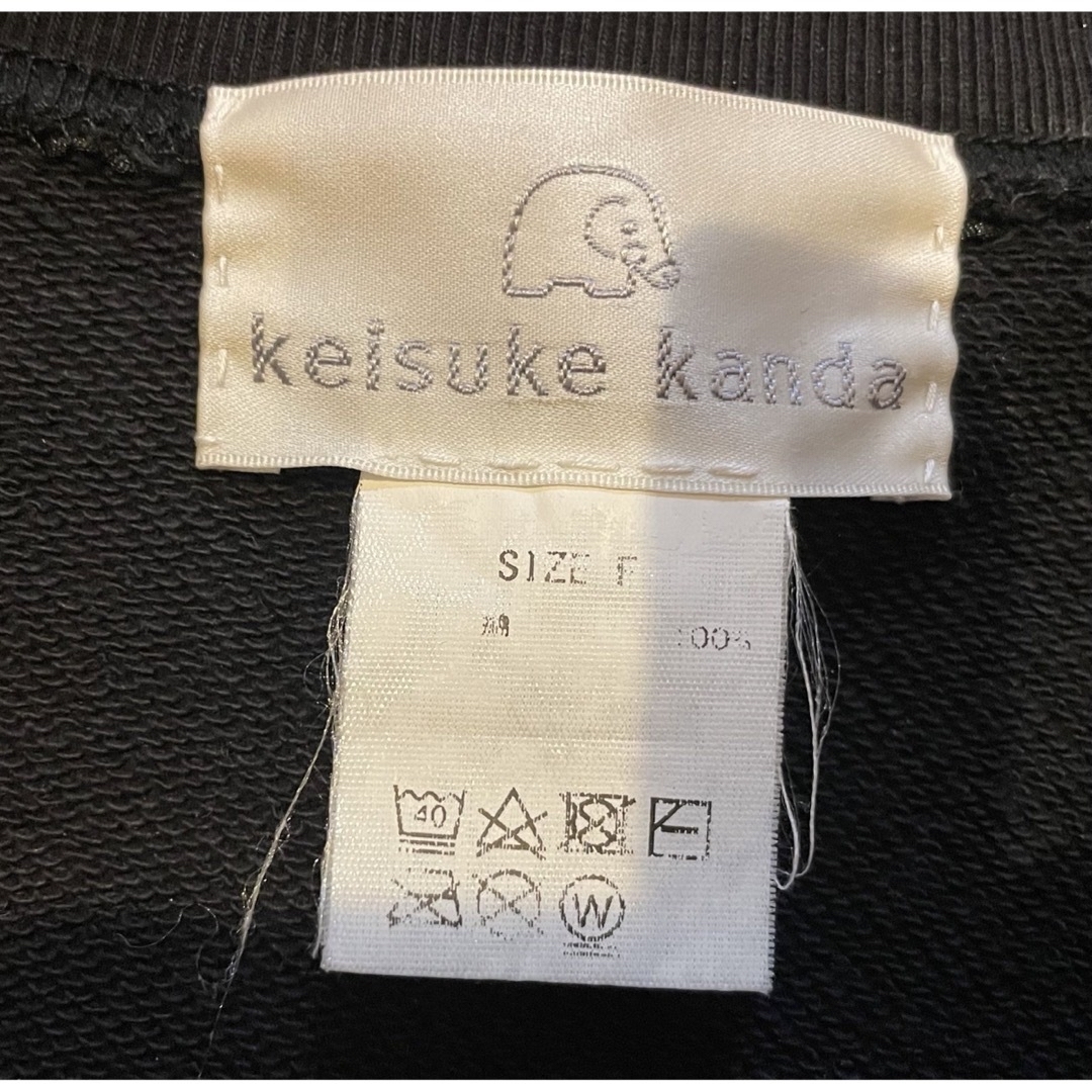 keisuke kanda(ケイスケカンダ)のケイスケカンダ　「PROTECT A GARL」のトレーナー　ブラック レディースのトップス(トレーナー/スウェット)の商品写真