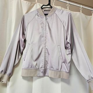 ユニクロ(UNIQLO)の★UNIQLO 薄手ノーカラージャケット ベージュ(ノーカラージャケット)