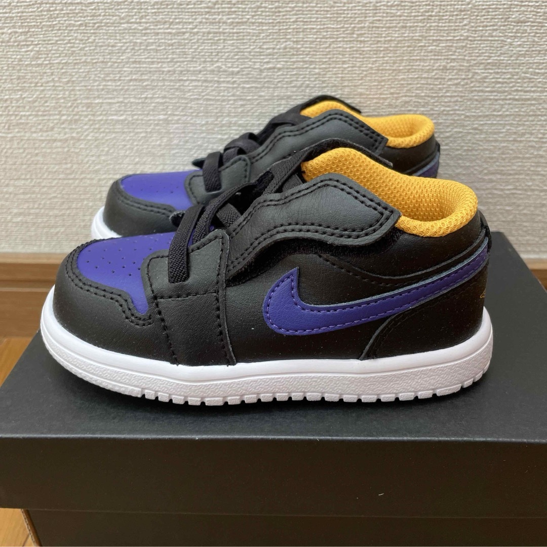 NIKE(ナイキ)のナイキ NIKE スニーカー ロー　 LOW ジョーダン1 キッズ/ベビー/マタニティのベビー靴/シューズ(~14cm)(スニーカー)の商品写真