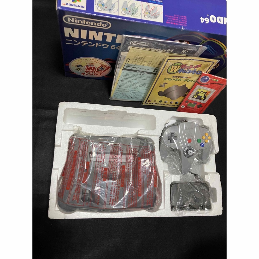 NINTENDO 64(ニンテンドウ64)のニンテンドー64 新品同様　wゲットポケモンカード　本体と取り扱い説明書同番号 エンタメ/ホビーのゲームソフト/ゲーム機本体(家庭用ゲーム機本体)の商品写真