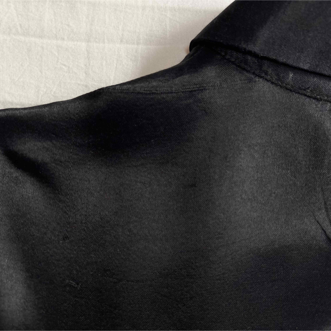 Bershka(ベルシュカ)のサテンドレス サテンワンピース ブラック コルセット シャツワンピース レディースのワンピース(ミニワンピース)の商品写真