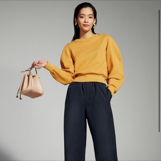 ユニクロ(UNIQLO)のユニクロ スウェットクルーネックシャツ（長袖） Mサイズ マスタード イエロー(トレーナー/スウェット)