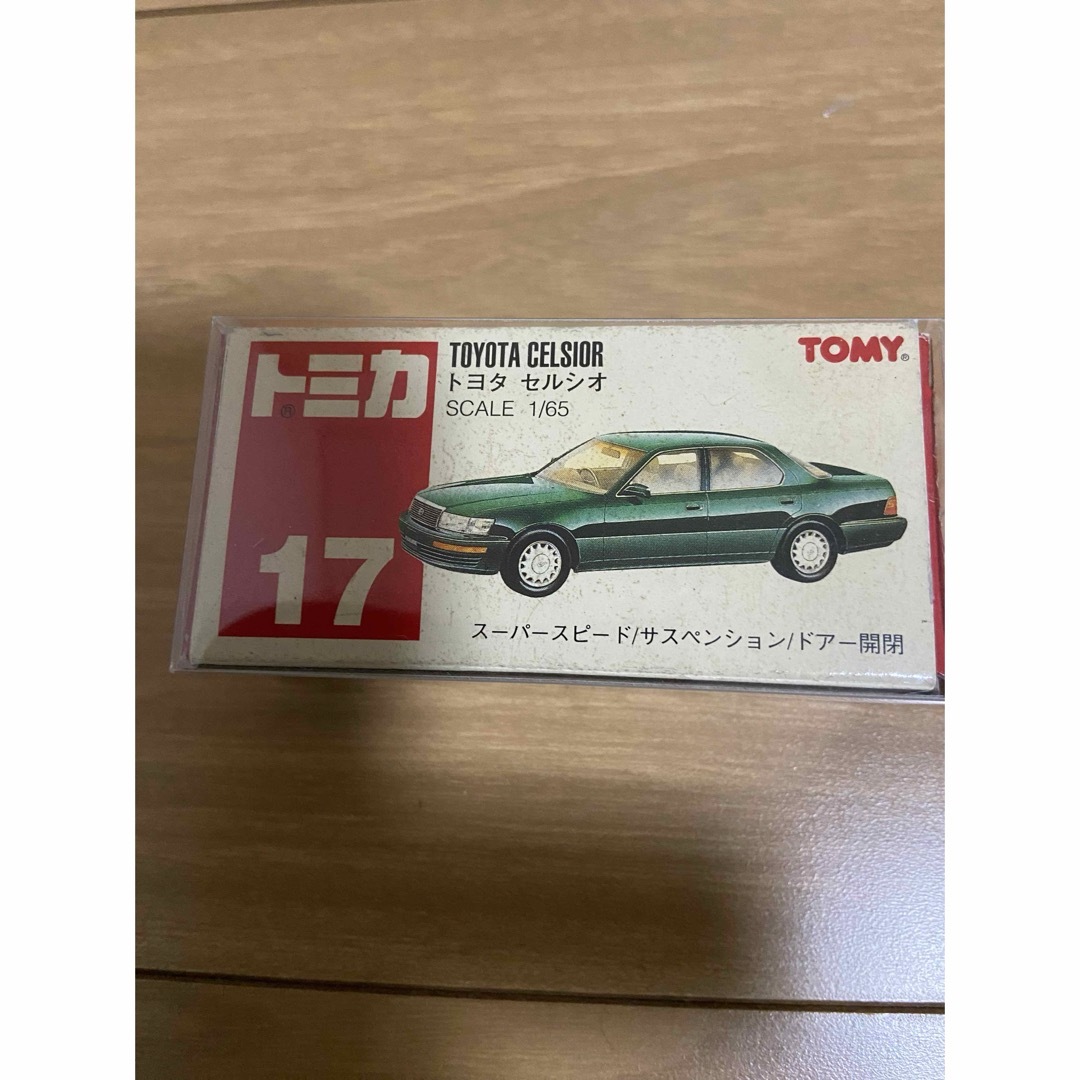 TOMMY(トミー)の【トミカ(TOMICA）】トヨタ　セルシオ　NO.17  赤箱　ケース付き エンタメ/ホビーのおもちゃ/ぬいぐるみ(ミニカー)の商品写真