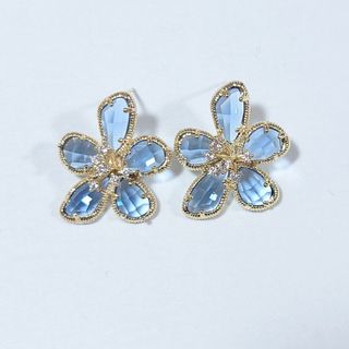 クリスタルフラワーピアス　ブルー(ピアス)