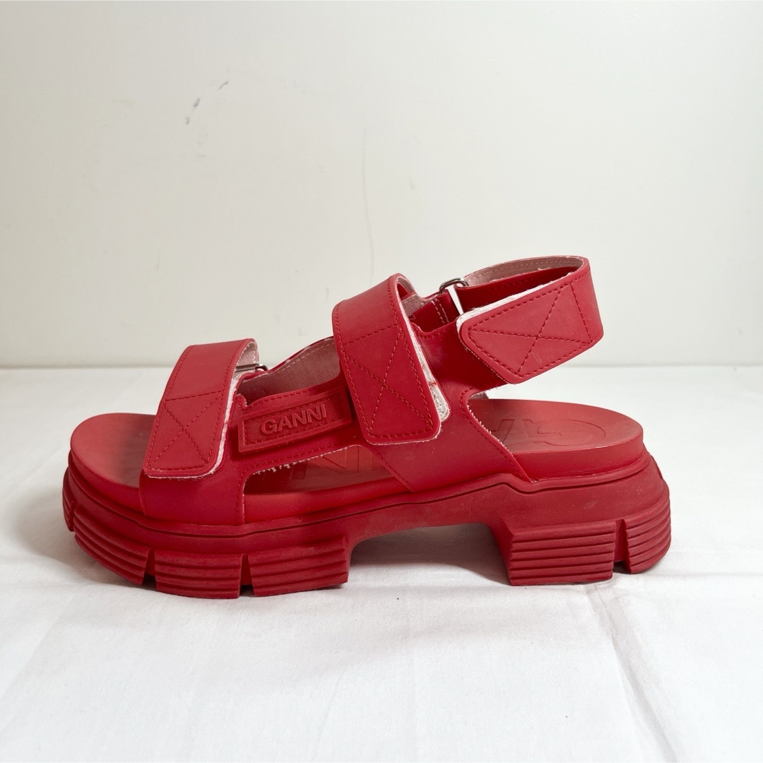 GANNI ガニー　ラバーサンダル　レッド　24.5-25cm レディースの靴/シューズ(サンダル)の商品写真