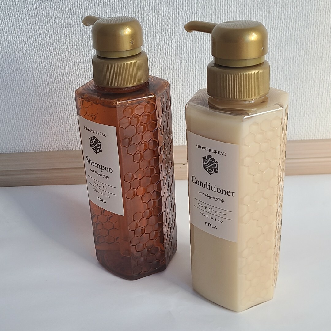 POLA(ポーラ)の新品【POLA】シャワーブレイクシャンプー&コンディショナー各300ml コスメ/美容のヘアケア/スタイリング(シャンプー/コンディショナーセット)の商品写真