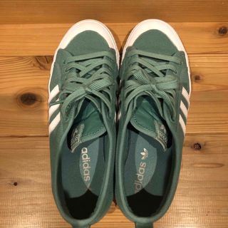 アディダス(adidas)のadidasスニーカー(スニーカー)