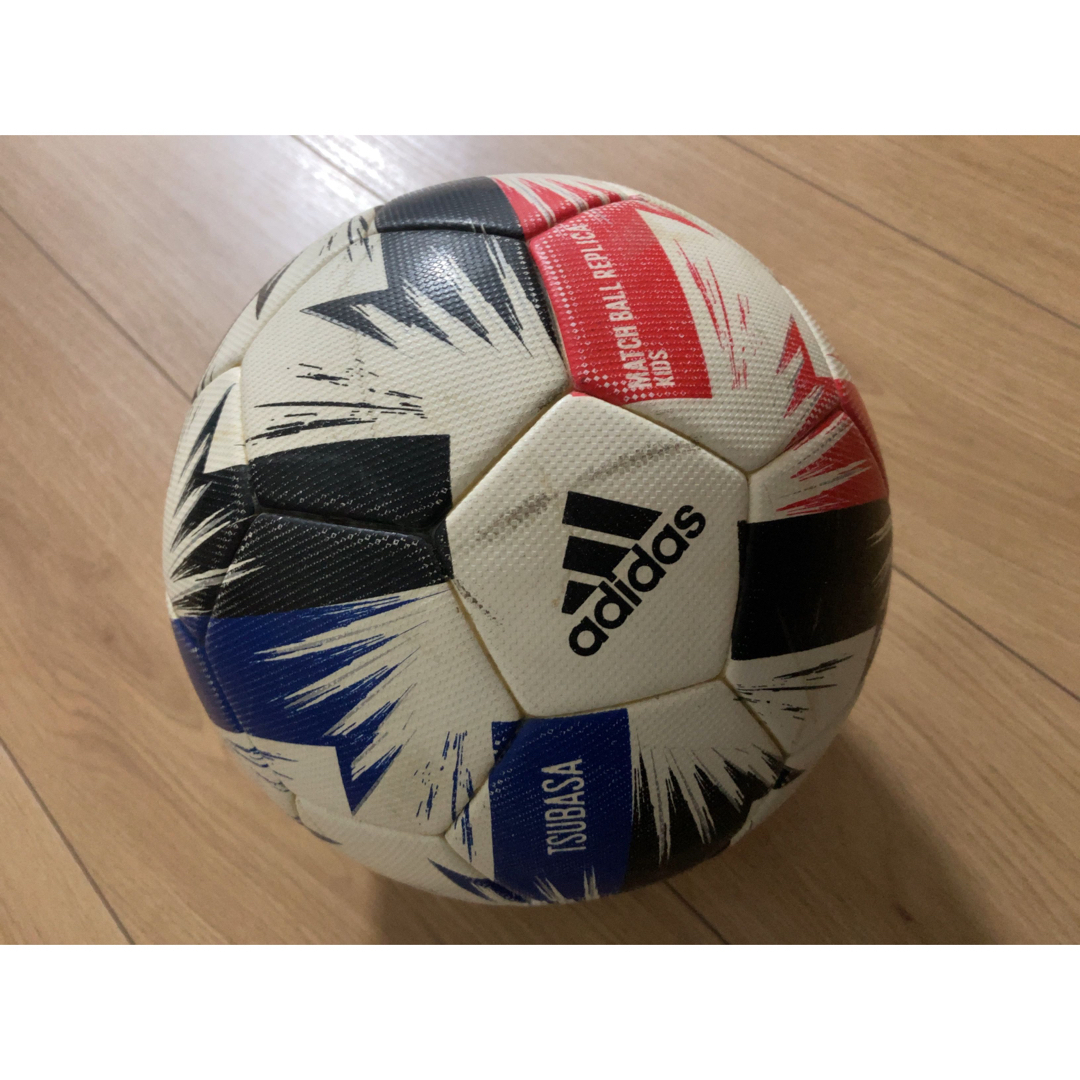 adidas(アディダス)のアディダス　キャプテン翼　サッカーボール　4号球　JFA  　ワールドカップ スポーツ/アウトドアのサッカー/フットサル(ボール)の商品写真