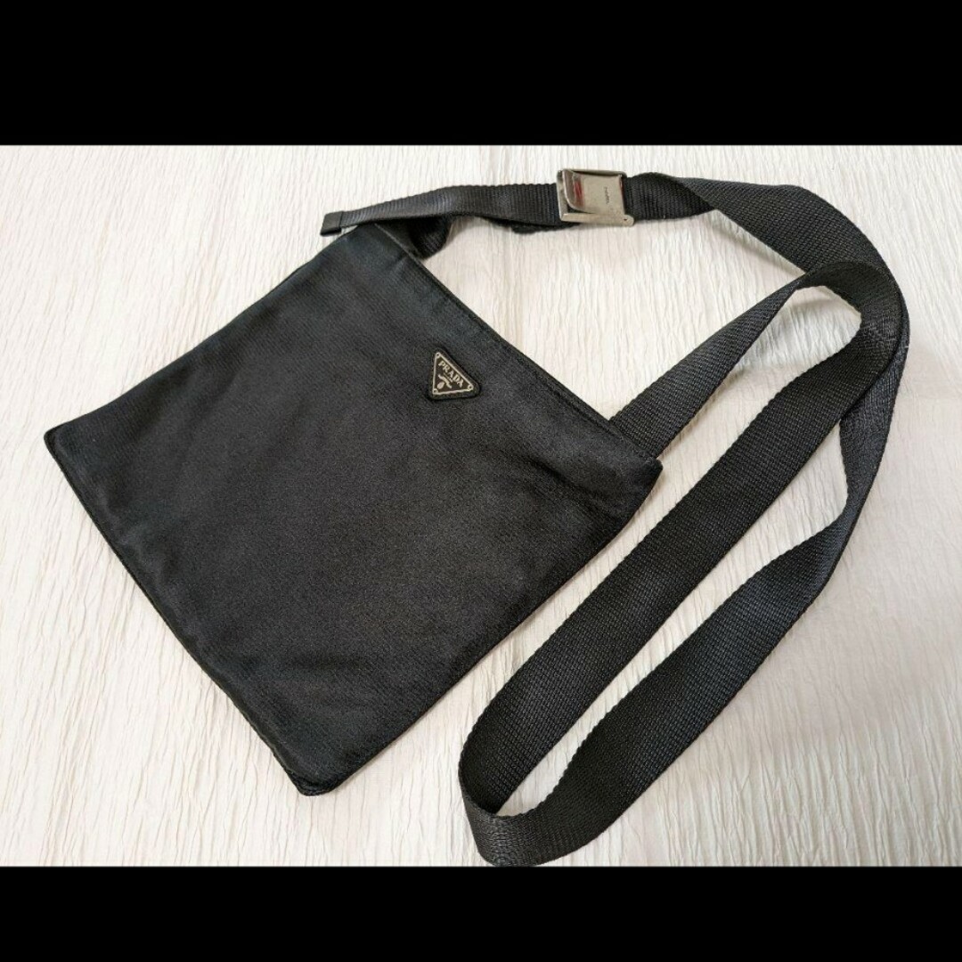 PRADA(プラダ)のプラダ　サテン　ショルダーバッグ　黒　ポシェット　正規品 レディースのバッグ(ショルダーバッグ)の商品写真
