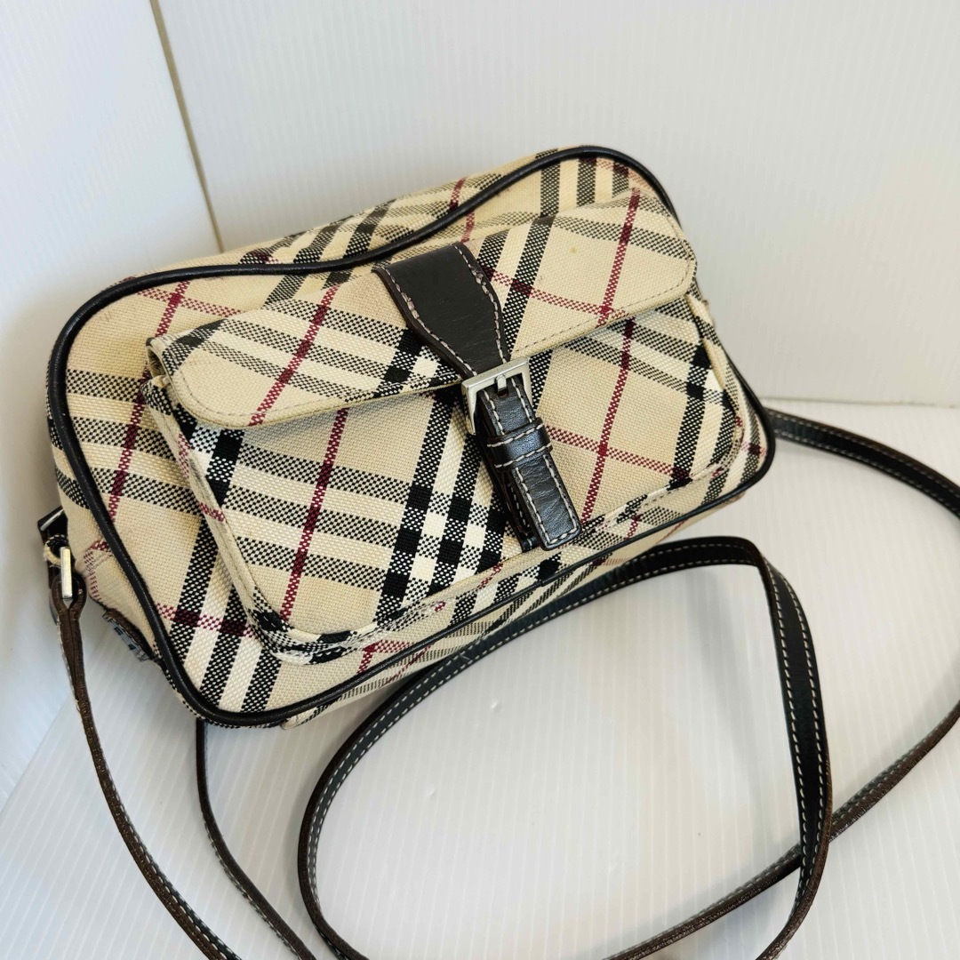 BURBERRY BLUE LABEL(バーバリーブルーレーベル)の【美品】バーバリーブルーレーベル　キャンバス　ショルダーバッグ　ノバチェック レディースのバッグ(ショルダーバッグ)の商品写真