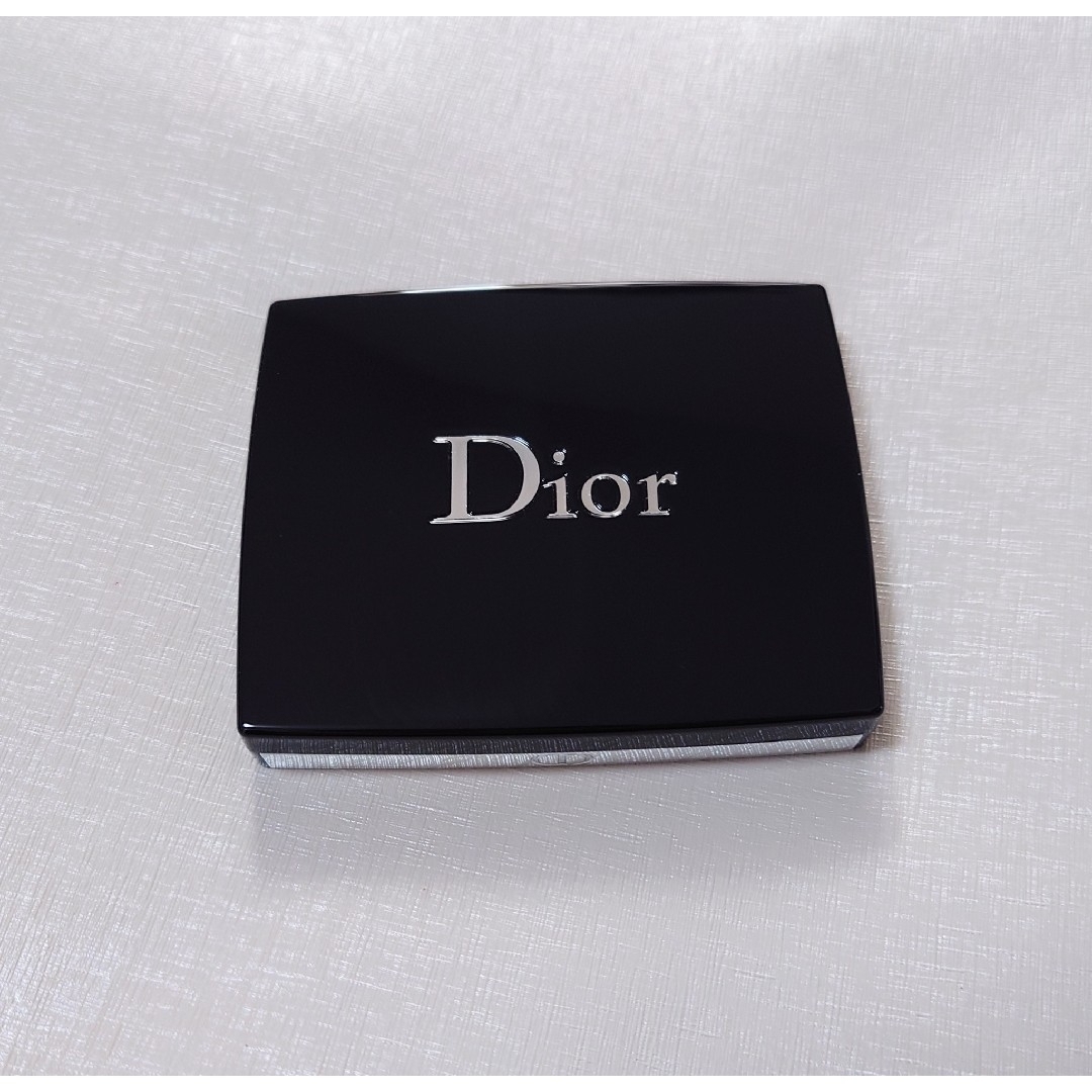 Dior(ディオール)の値下げ新品に近い極美品　ディオール　サンククルールクチュール　679　トライバル コスメ/美容のベースメイク/化粧品(アイシャドウ)の商品写真