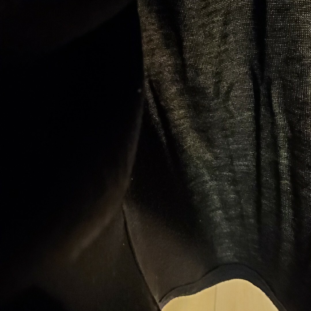 ロングワンピース　春　薄手　左右ポケット付き　スリット　黒　Uネック　M レディースのワンピース(ロングワンピース/マキシワンピース)の商品写真