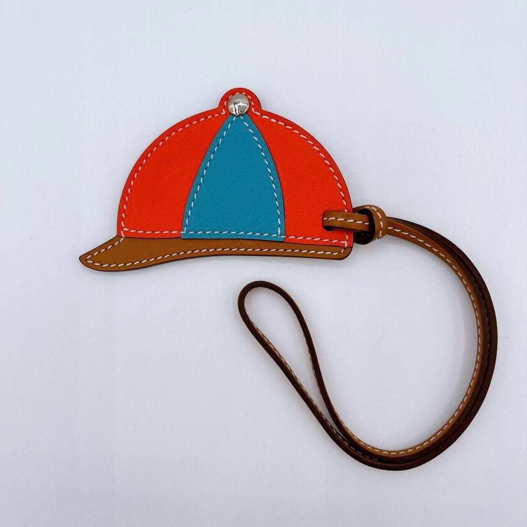 Hermes(エルメス)のエルメス パドックボンベイ 帽子 チャーム　キャップ　レディース　バック レディースのファッション小物(キーホルダー)の商品写真