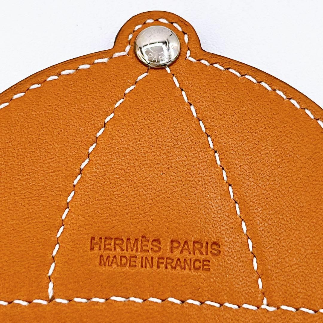 Hermes(エルメス)のエルメス パドックボンベイ 帽子 チャーム　キャップ　レディース　バック レディースのファッション小物(キーホルダー)の商品写真