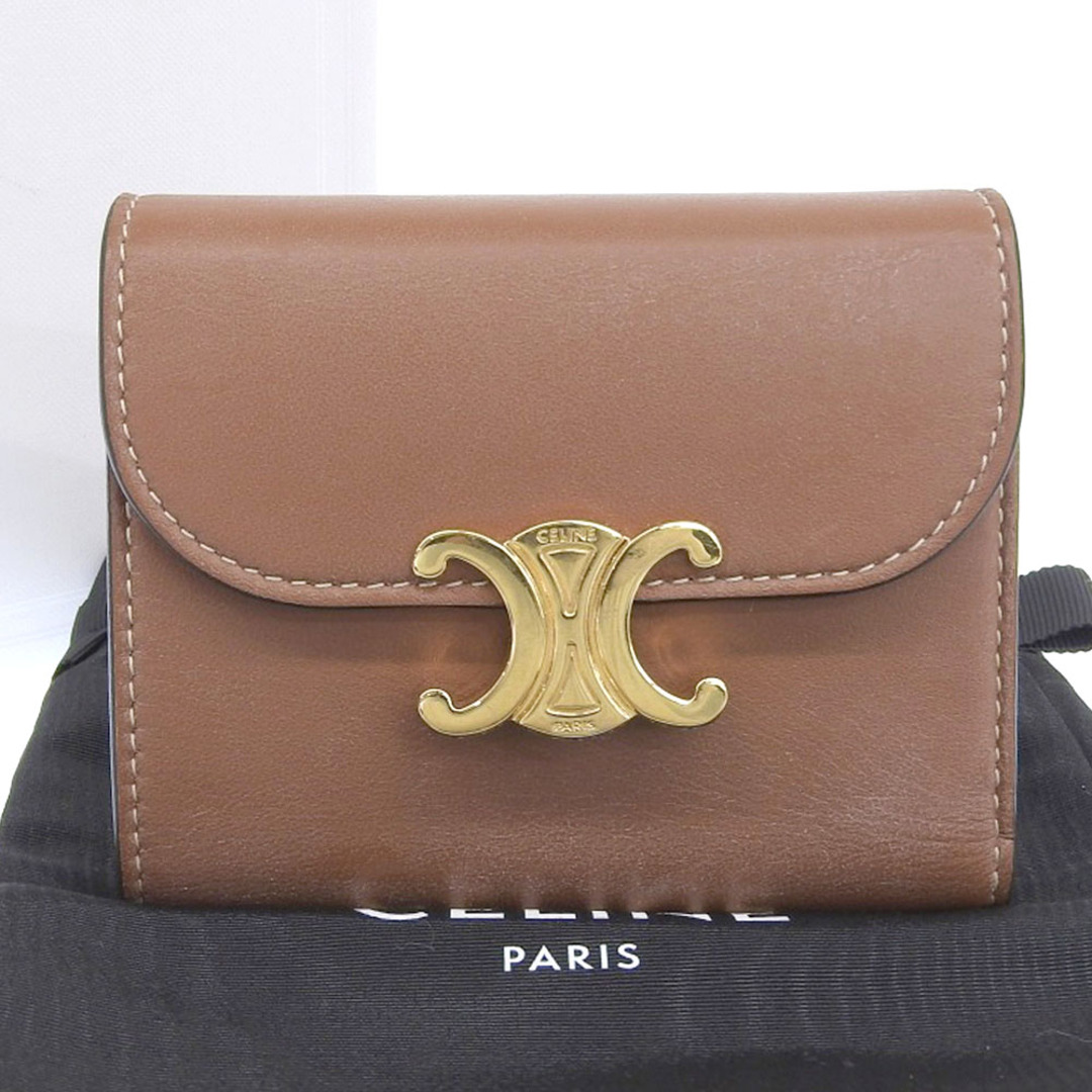 【本物保証】 箱・布袋付 超美品 セリーヌ CELINE トリオンフ スモール ウォレット フラップ ロゴ 三つ折り財布 レザー ブラウン  10D783DPV | フリマアプリ ラクマ