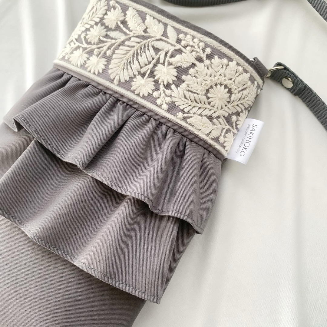 ショルダーバッグ　インド刺繍リボン　ハンドメイド　スマホバッグ　ミニバッグ ハンドメイドのファッション小物(バッグ)の商品写真