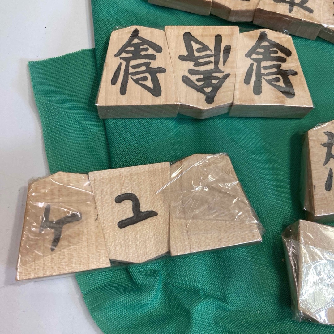 未使用　将棋駒 白椿彫 桜印 木製　高級駒台と駒セット　駒　将棋　駒台 エンタメ/ホビーのテーブルゲーム/ホビー(囲碁/将棋)の商品写真