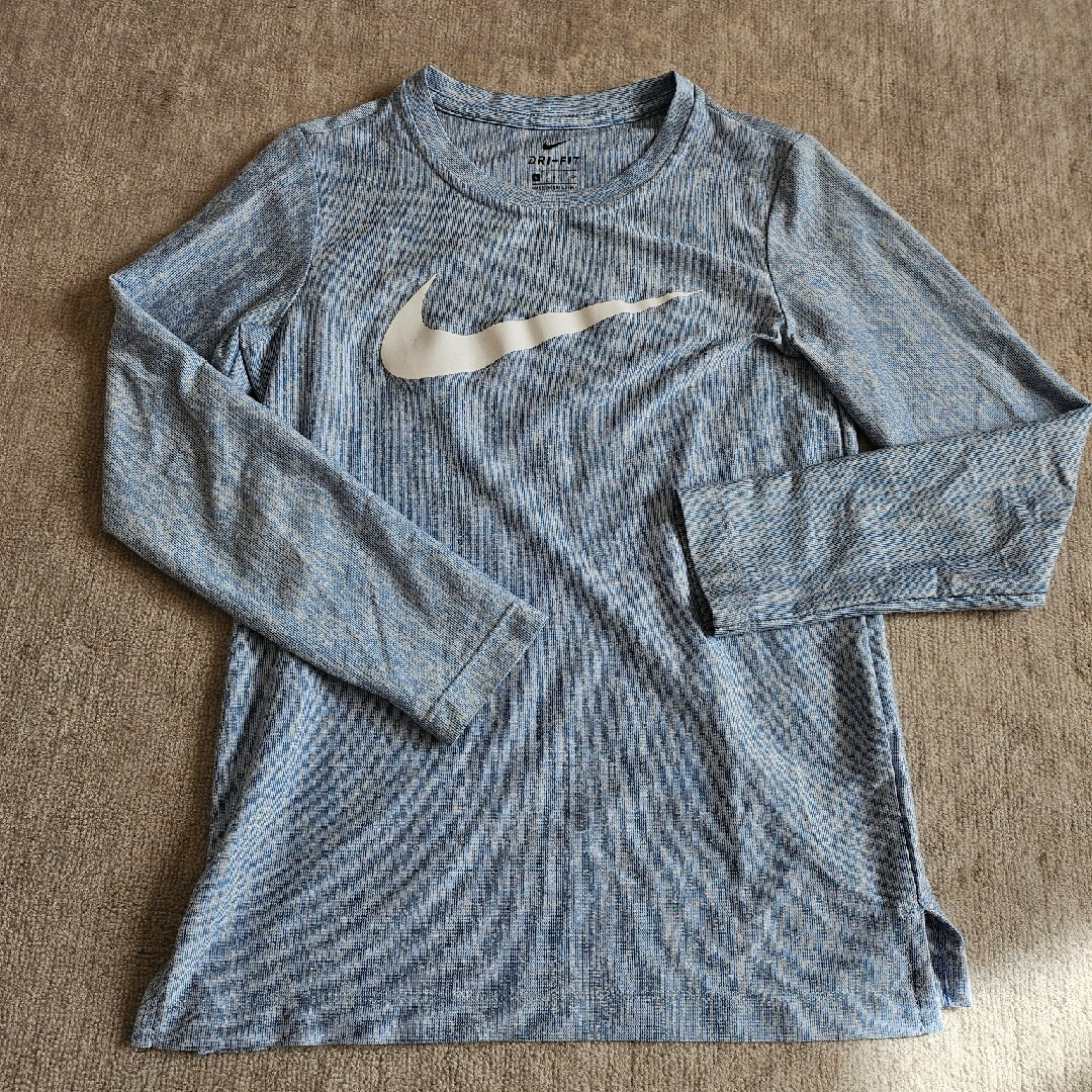 NIKE(ナイキ)のナイキ　NIKE　ドライフィットT　140 キッズ/ベビー/マタニティのキッズ服女の子用(90cm~)(Tシャツ/カットソー)の商品写真