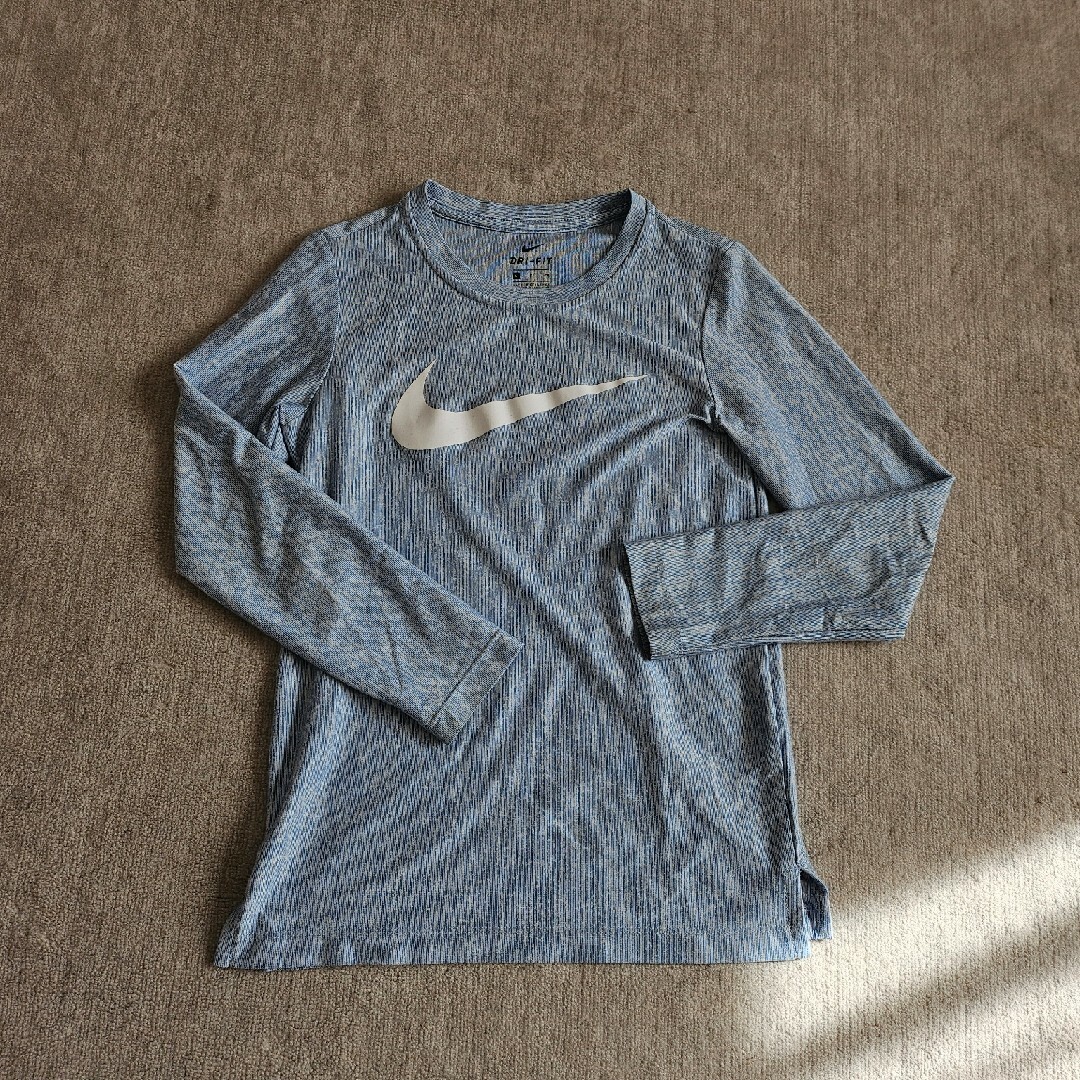 NIKE(ナイキ)のナイキ　NIKE　ドライフィットT　140 キッズ/ベビー/マタニティのキッズ服女の子用(90cm~)(Tシャツ/カットソー)の商品写真