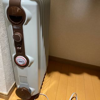 デロンギ(DeLonghi)のデロンギオイルヒーターJR0812(オイルヒーター)