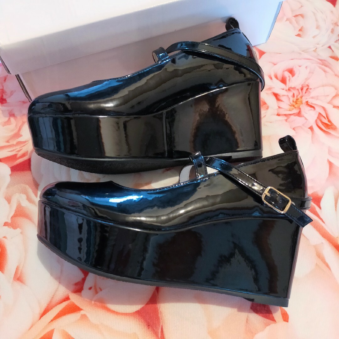 夢展望(ユメテンボウ)の夢展望 厚底 ストラップ付き エナメルパンプス ブラック 23.0 レディースの靴/シューズ(ハイヒール/パンプス)の商品写真