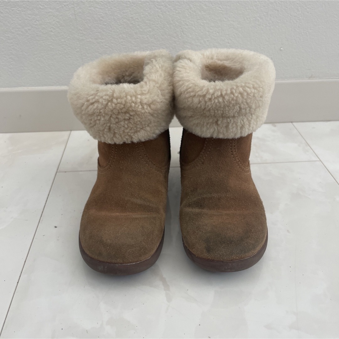 UGG AUSTRALIA(アグオーストラリア)のUGG ムートンブーツ　16cm キッズ/ベビー/マタニティのキッズ靴/シューズ(15cm~)(ブーツ)の商品写真