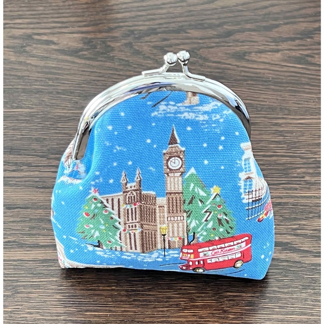 Cath Kidston(キャスキッドソン)のキャスキッドソン　がま口財布　ロンドンシーン　クリスマス レディースのファッション小物(財布)の商品写真