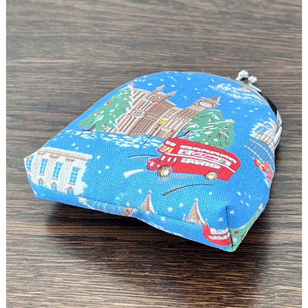 Cath Kidston(キャスキッドソン)のキャスキッドソン　がま口財布　ロンドンシーン　クリスマス レディースのファッション小物(財布)の商品写真