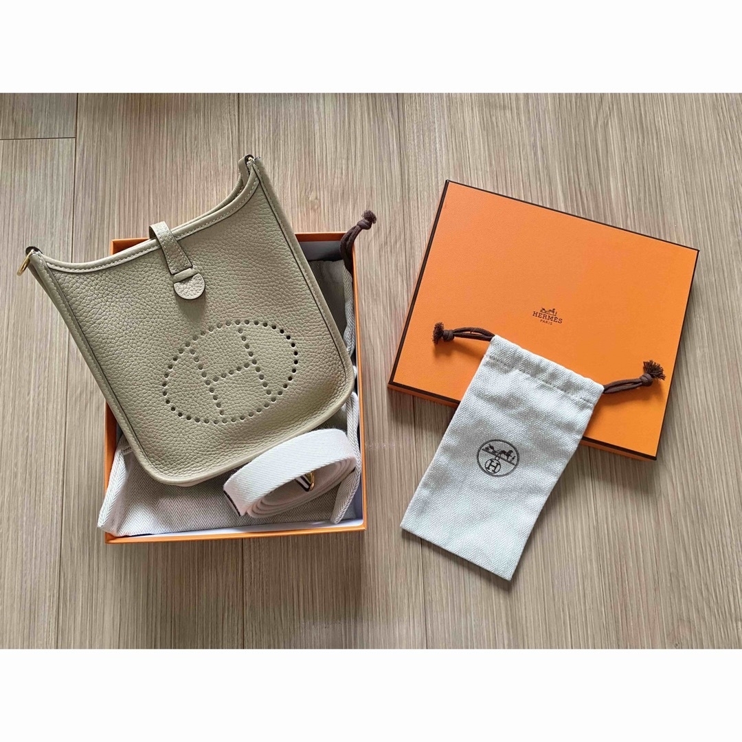 Hermes(エルメス)のHERMES エルメス エブリン ミニエブリン TPM トレンチ 金 バッグ レディースのバッグ(ショルダーバッグ)の商品写真