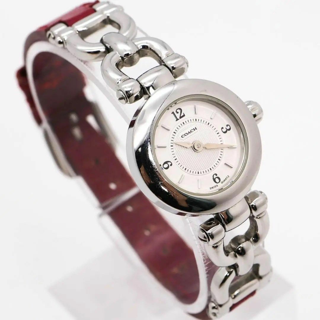COACH(コーチ)の《人気》COACH 腕時計 シルバー レッド レザー レディース ブレス m レディースのファッション小物(腕時計)の商品写真