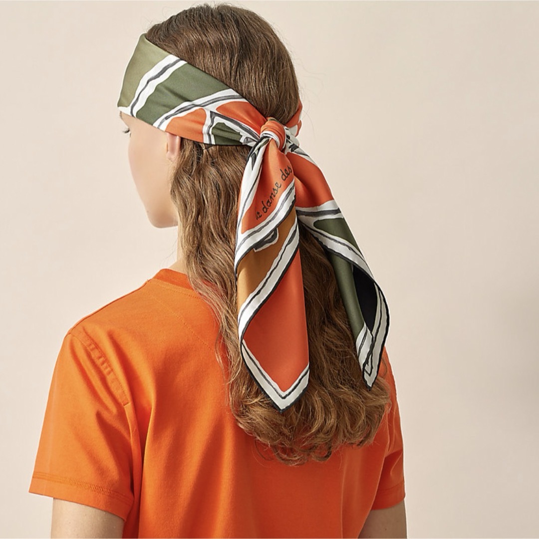 HERMES - エルメス スカーフ ダブルフェイス カレ90 馬のダンス HERMES - エルメス スカーフ ダブルフェイス カレ90 馬のダンス