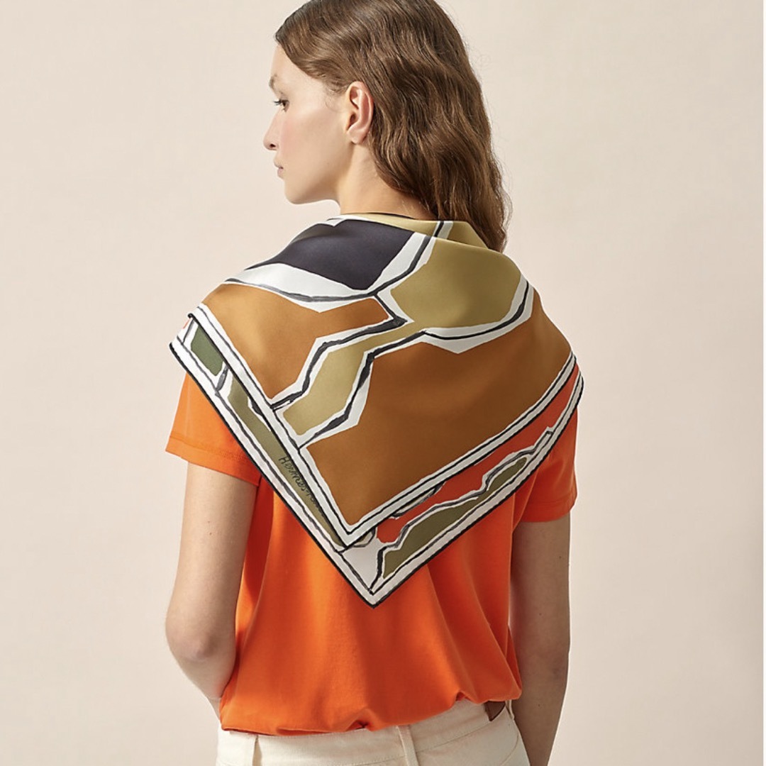 HERMES - エルメス スカーフ ダブルフェイス カレ90 馬のダンス HERMES - エルメス スカーフ ダブルフェイス カレ90 馬のダンス