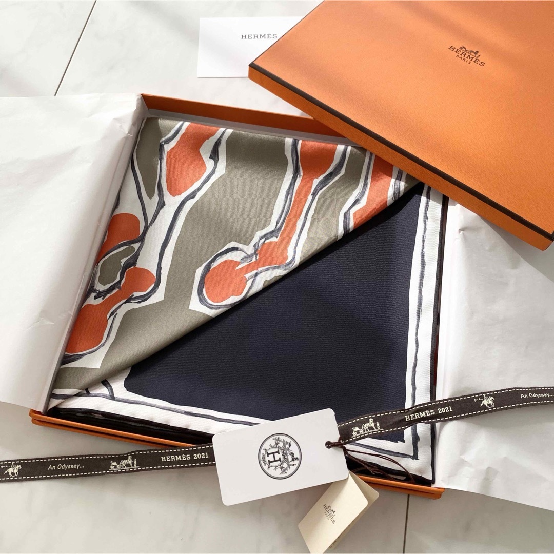 HERMES - エルメス スカーフ ダブルフェイス カレ90 馬のダンス HERMES - エルメス スカーフ ダブルフェイス カレ90 馬のダンス