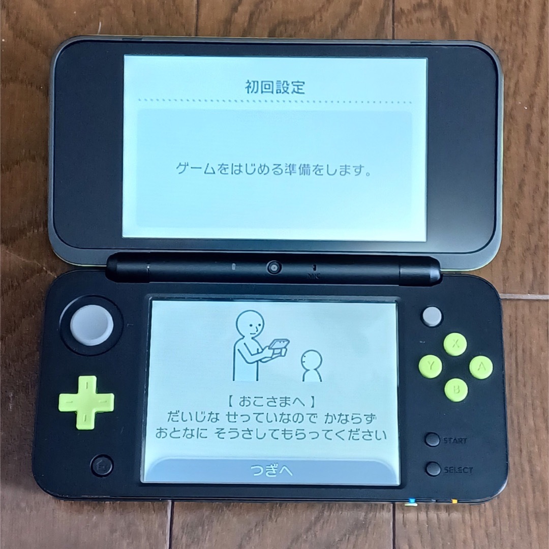 ニンテンドー2DS(ニンテンドー2DS)のnewニンテンドー3DS ブラック×ライム 中古 エンタメ/ホビーのゲームソフト/ゲーム機本体(携帯用ゲーム機本体)の商品写真