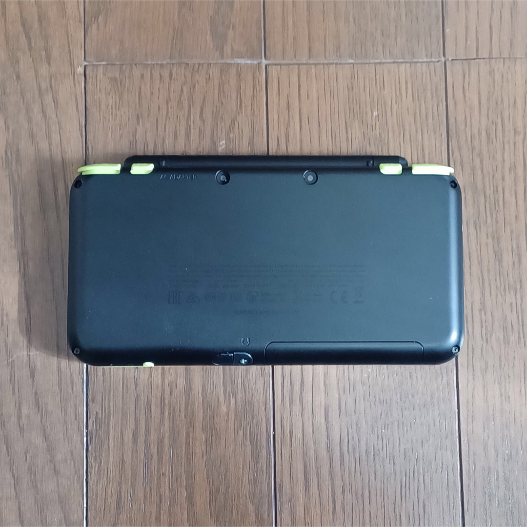 ニンテンドー2DS(ニンテンドー2DS)のnewニンテンドー3DS ブラック×ライム 中古 エンタメ/ホビーのゲームソフト/ゲーム機本体(携帯用ゲーム機本体)の商品写真