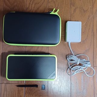 ニンテンドー2DS(ニンテンドー2DS)のnewニンテンドー3DS ブラック×ライム 中古(携帯用ゲーム機本体)