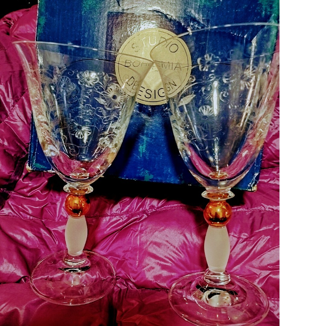 BOHEMIA Cristal(ボヘミア クリスタル)のワイングラスホルダー　ペアー美品未使用品 インテリア/住まい/日用品のキッチン/食器(グラス/カップ)の商品写真