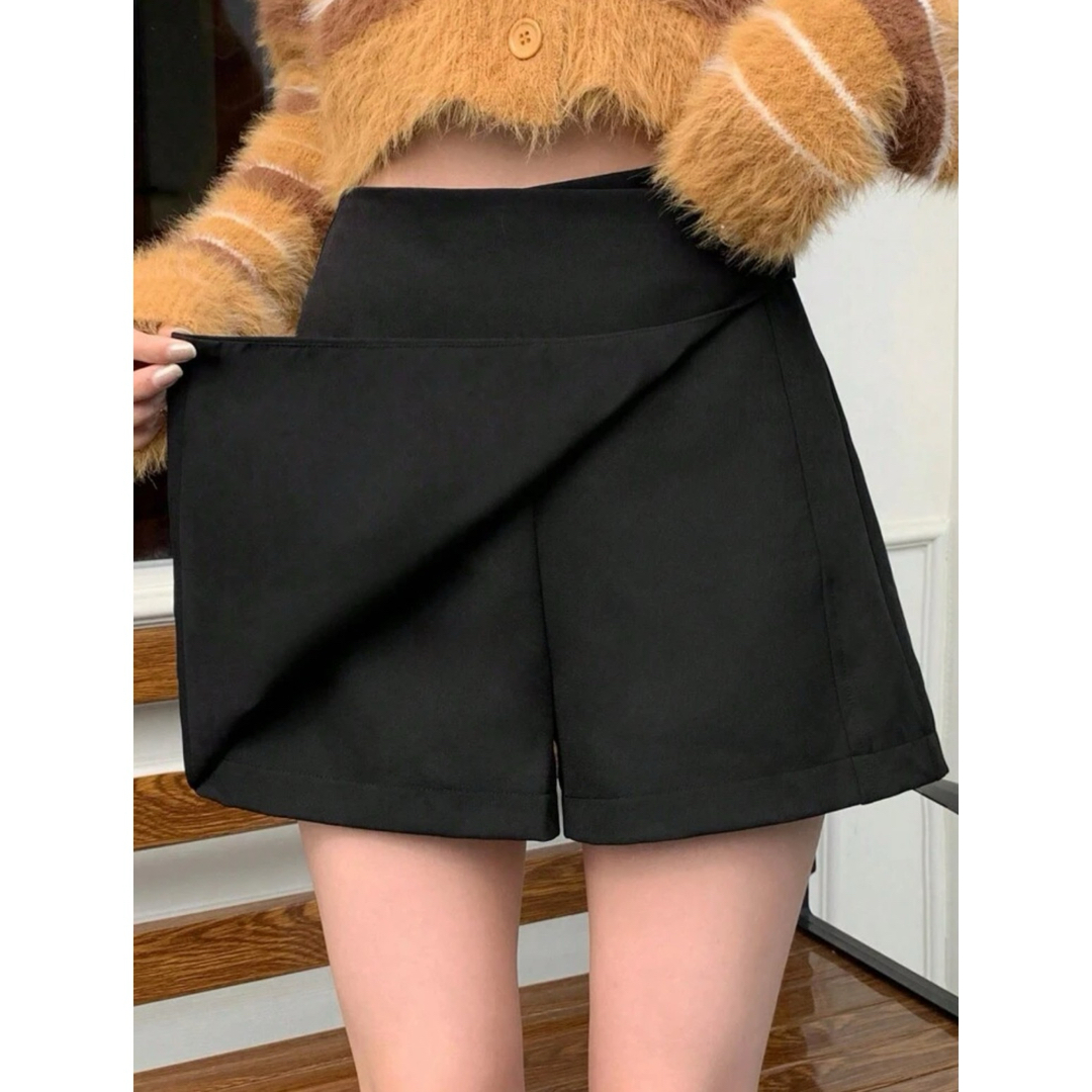 Dazy Star レディースボタン付きワップスカート付きショートパンツ レディースのパンツ(ショートパンツ)の商品写真