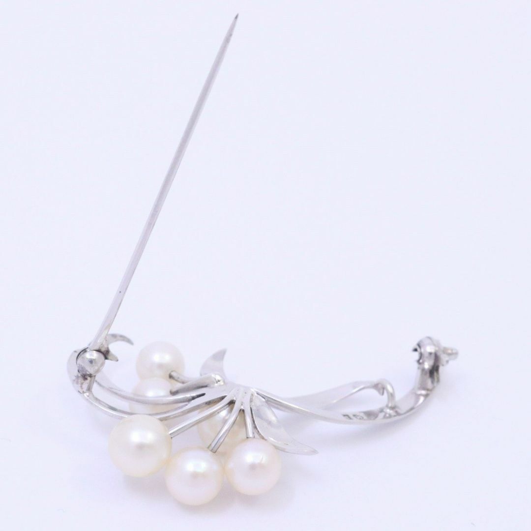 MIKIMOTO(ミキモト)のMIKIMOTO ミキモト リーフモチーフ ブローチ シルバー/パール6粒 レディースのアクセサリー(ブローチ/コサージュ)の商品写真