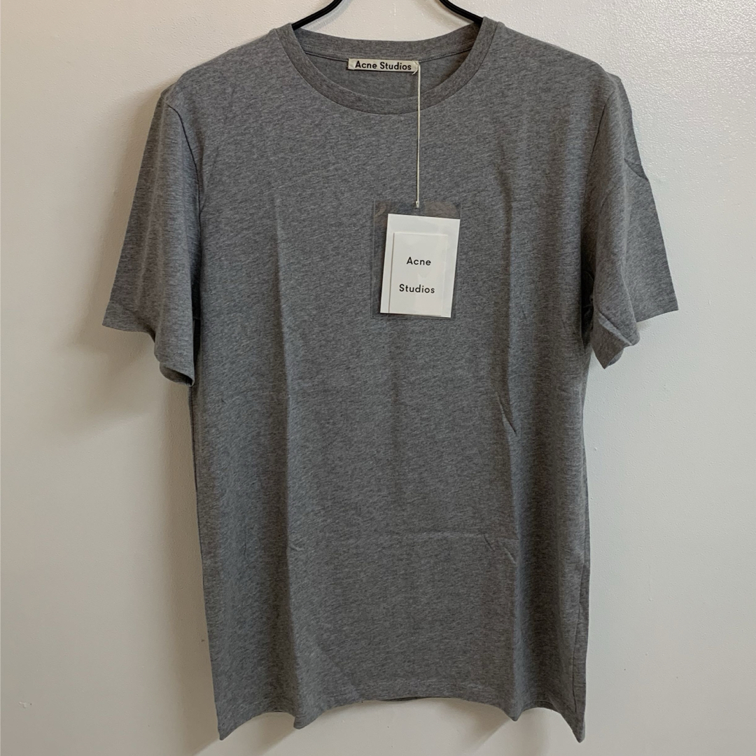 Acne Studios(アクネストゥディオズ)のAcne Studios タグ付き未使用 PORTUGAL製 半袖カットソー M メンズのトップス(Tシャツ/カットソー(半袖/袖なし))の商品写真