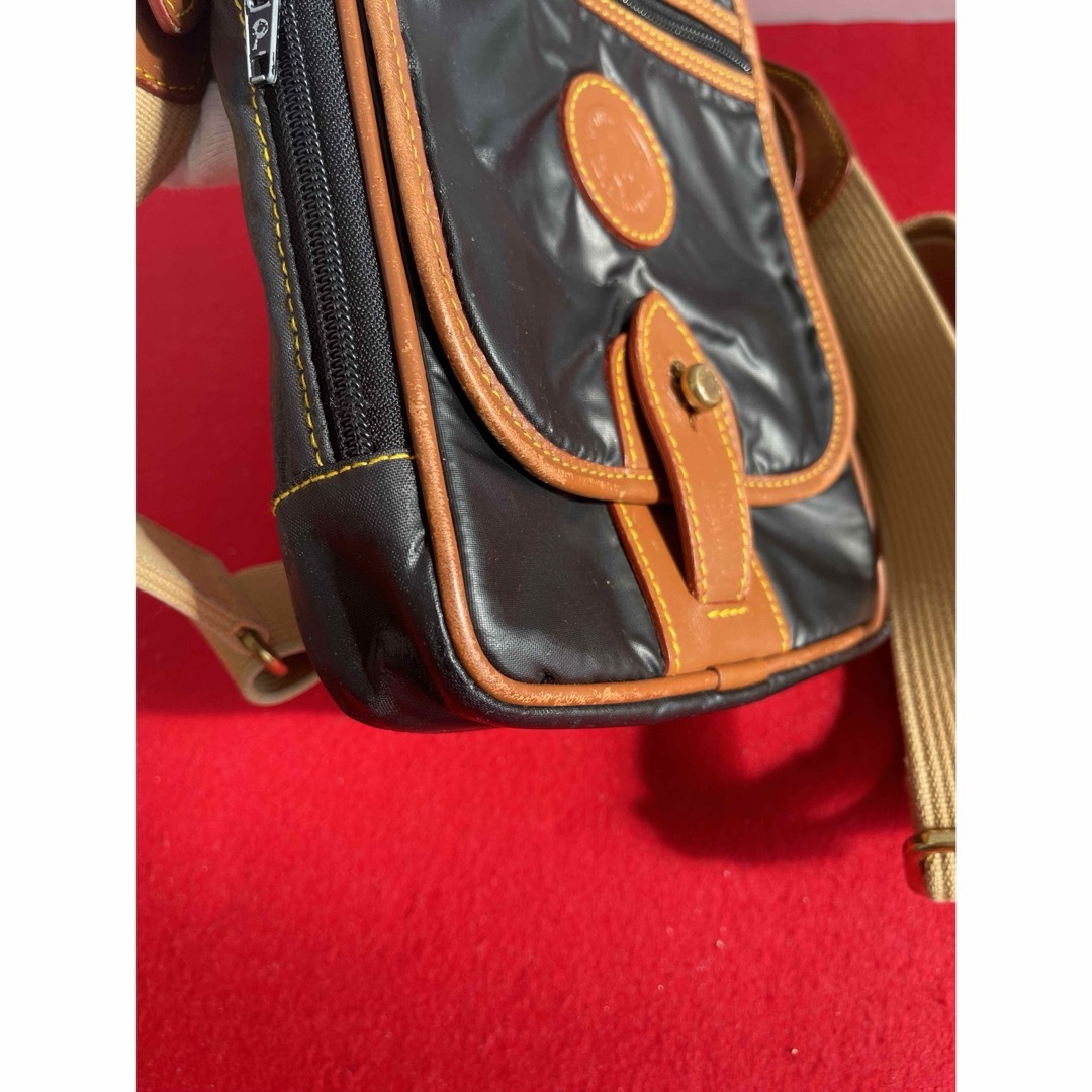 HUNTING WORLD(ハンティングワールド)のハンティングワールド　ヴィンテージ ショルダーバッグ　バチュー　黒 レディースのバッグ(ショルダーバッグ)の商品写真