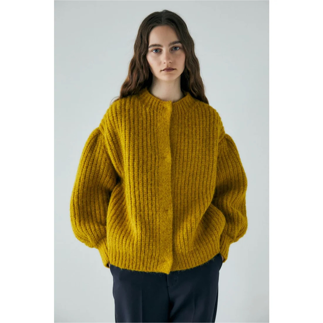 moussy(マウジー)のTUCK SLEEVE KNIT カーディガン YEL レディースのトップス(カーディガン)の商品写真