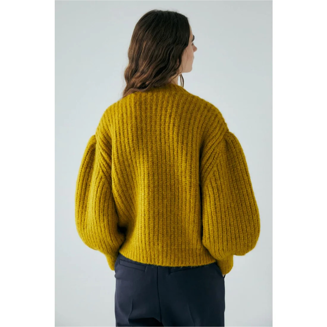 moussy(マウジー)のTUCK SLEEVE KNIT カーディガン YEL レディースのトップス(カーディガン)の商品写真