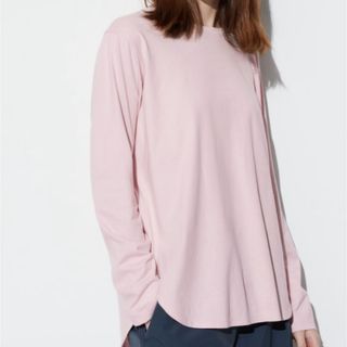 ユニクロ(UNIQLO)のソフトコットンラウンドヘムT ピンク（長袖）(Tシャツ(長袖/七分))