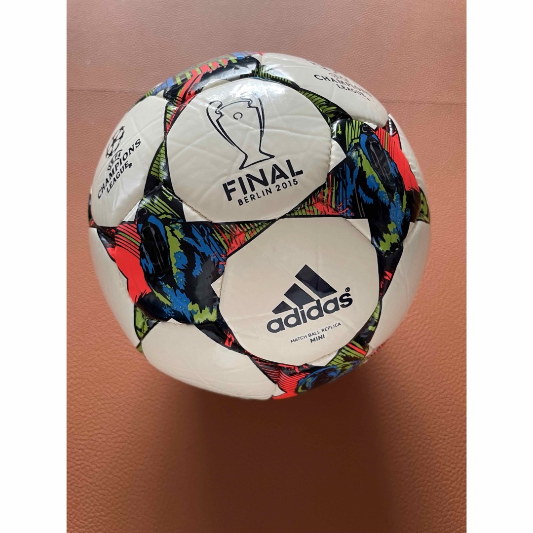 adidas(アディダス)の【美品】adidasサッカーボール　1号球 スポーツ/アウトドアのサッカー/フットサル(ボール)の商品写真